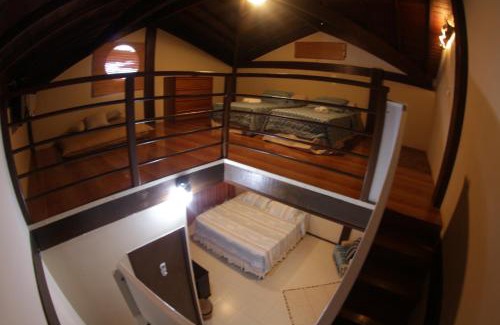 Floresta Velha House | Vibrant Flamboyant Residence: Perfect for Families & Breakfast