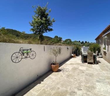 Evenos Villa | Flamenc'House Villa climatisée à 20 min des plages
