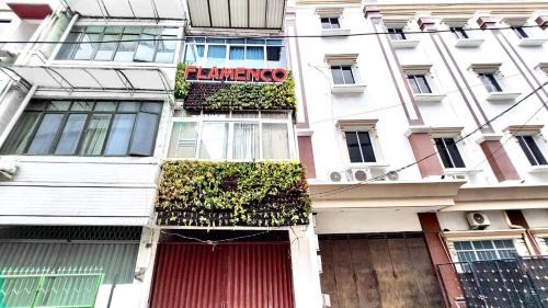 Gambir Hotel | Discover Flamenco Urban Stay: Family-Friendly Retreat