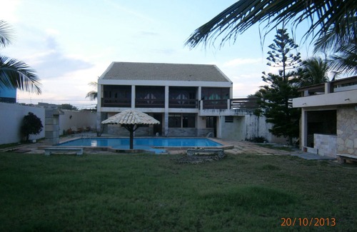 Flamengo House | Flamengo Beach House: Ideal Getaway with Pool & Breakfast