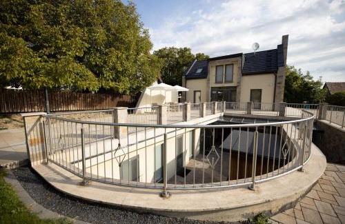 Etyek Bed & Breakfast | Discover Flamingó Panzió: Family-Friendly with Hot Tub