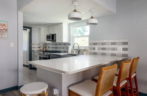 Bay Crest Park House | Flamingo Bay | Modern Pool Oasis with Private Yard & Breakfast