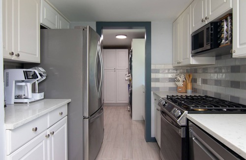 Bay Crest Park House | Flamingo Bay | Modern Pool Oasis with Private Yard & Breakfast