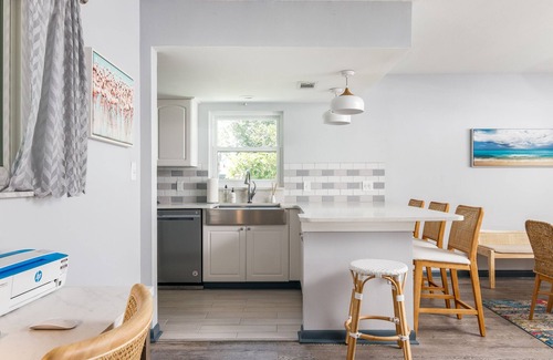 Bay Crest Park House | Flamingo Bay | Modern Pool Oasis with Private Yard & Breakfast