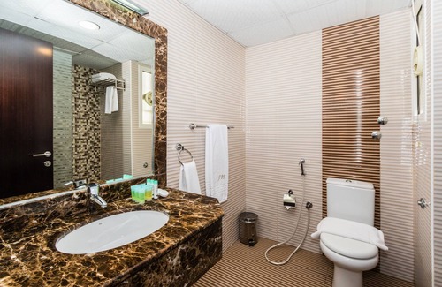 Umm al Quwain Hotel | Inviting Flamingo Beach Resort: Family-Friendly Amenities