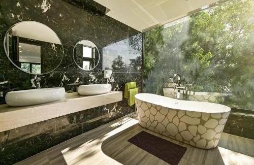 Mang Yang Villa | Flamingo dai lai resort - Hilltop H2 12