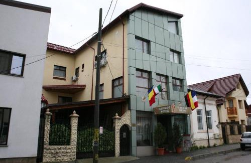Pitesti Hotel | Budget-Friendly Flamingo Hotel with Family Amenities
