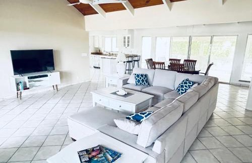 Discovery Bay House | Flamingo House - Turks & Caicos