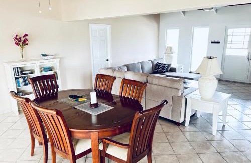 Discovery Bay House | Flamingo House - Turks & Caicos