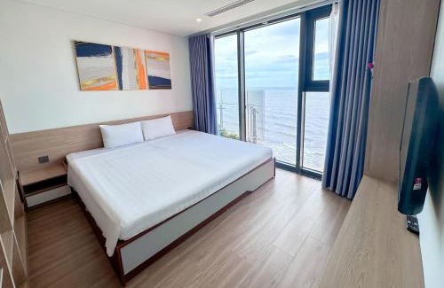 Hoang Hoa Apartment | Beachfront Villa with Pool and Ocean View - Flamingo Hải Tiến