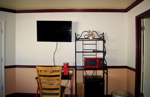 Coeur d'Alene Hotel | Flamingo Motel: Guest Rated 10/10 with Pet-Friendly Perks