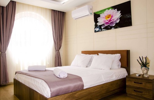 Konyaalti Hotel | Convenient Flamingo Residence with Pool & Family Amenities