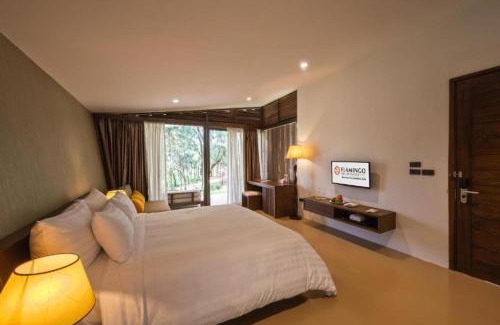 Ngoc Quang Apartment | Flamingo Dai Lai Resort: Family-Friendly with Pool & Hot Tub