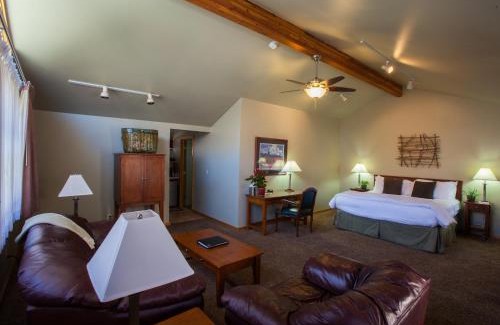 Zion National Park South Entrance Hotel | Inviting Flanigan's Resort and Spa with Oceanfront Views