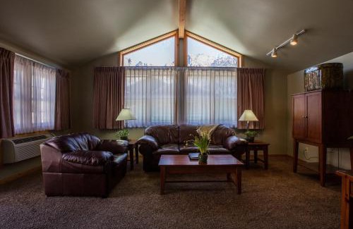Zion National Park South Entrance Hotel | Inviting Flanigan's Resort and Spa with Oceanfront Views
