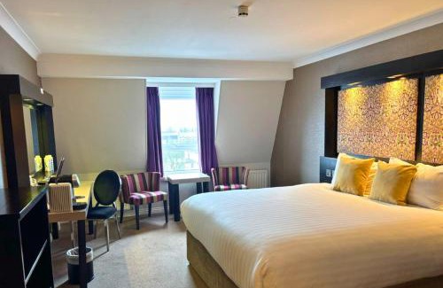 Roscoe Hotel | Delight in Comfort at Flannery's Hotel with Great Amenities