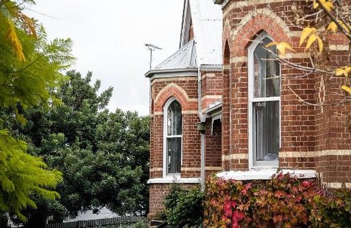 Gundagai Hotel | Highly Rated Flash Jacks of Gundagai with Family-Friendly Amenities