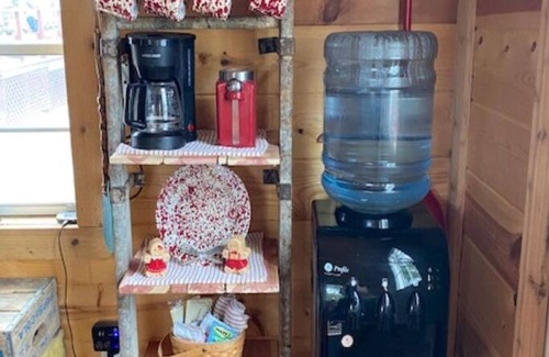 Hamersville Cabin | Cozy Flash Lodge Cabin with Lake View and Pet Friendly Options