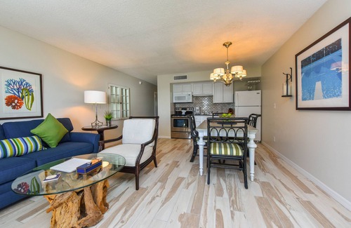 Longboat Key Condo | Exceptional 5-Floor Penthouse Steps from the Beach