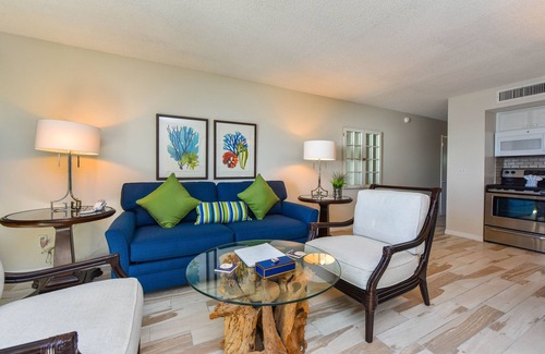 Longboat Key Condo | Exceptional 5-Floor Penthouse Steps from the Beach