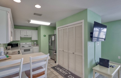 Gulf Shores Cottage | Book Your Stay at Three C's: Rated 9/10 with Ocean Views