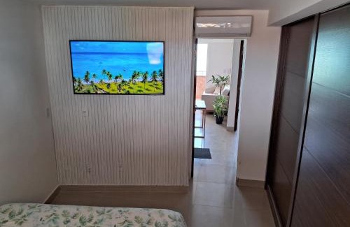 Praia do Meio Apartment | Cozy Casa Coliseu: Oceanfront Stay with Private Beach Access