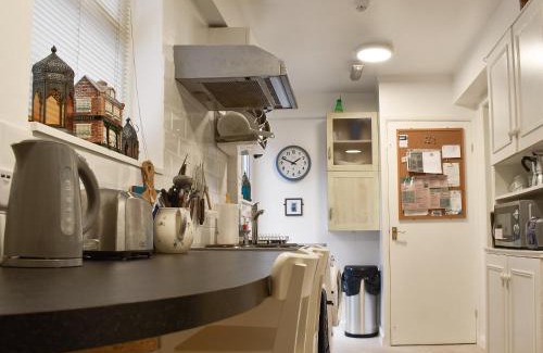 Lowestoft House | Garden View Flat 1 - Pet & Child Friendly Retreat
