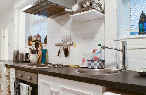 Lowestoft House | Garden View Flat 1 - Pet & Child Friendly Retreat