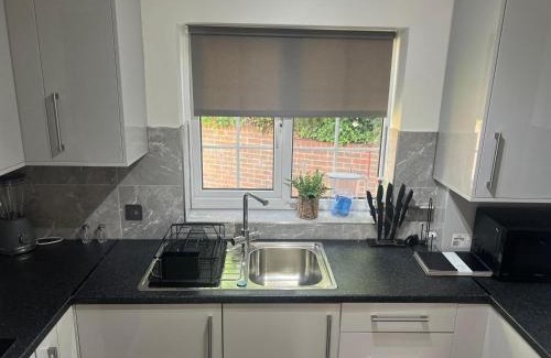 Whetstone Apartment | Family-Friendly Flat 1 Hobart Lodge with Great Reviews