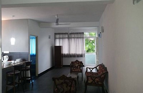 Mount Lavinia Apartment | Cozy Air-Conditioned One Bedroom Apartment in Dehiwala