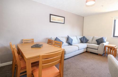 Littlehampton House | Elegant Flat 34 - Marine Court with Private Pool & Family Fun