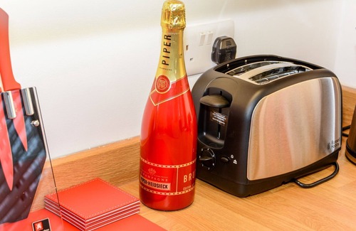 Acomb Apartment | Cozy Flat 4 on Front Street with Complimentary Breakfast