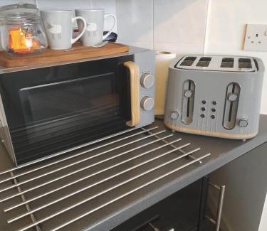 Doncaster Apartment | Family-Friendly Flat 4 Corner House with Kitchen Amenities