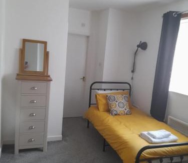 Doncaster Apartment | Family-Friendly Flat 4 Corner House with Kitchen Amenities