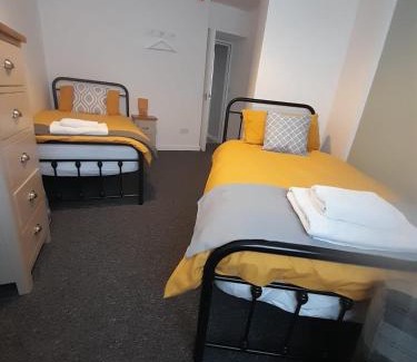 Doncaster Apartment | Cozy Flat 5 Corner House for Families - Rated 9.5/10