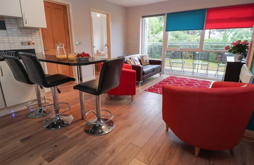 Sandbanks Cottage | Pet-Friendly Flat 5 Fairwinds with Garden in Canford Cliffs