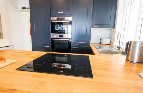 Sandbanks Cottage | FLAT 7 SAND ACRES, family friendly in Canford Cliffs