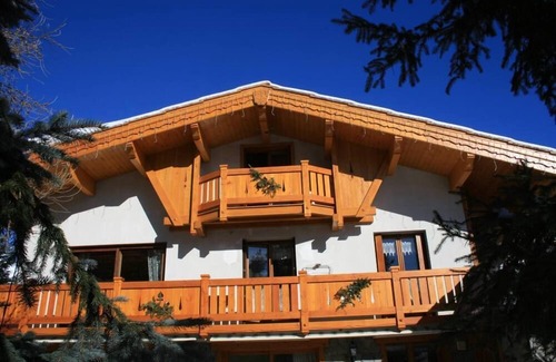 Saint-Chaffrey Ski Chalet | Spacious Flat for 14-15 Guests with Family-Friendly Amenities