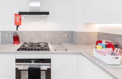 Ealing Apartment | Welcoming Flat 9 Walpole Court - Ideal Studio for Families