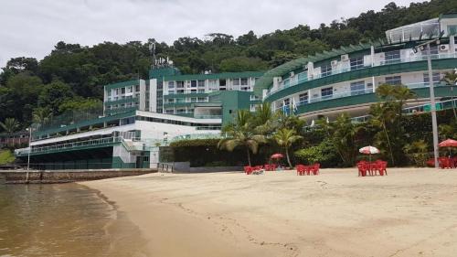 Angra dos Reis Apartment | Oceanfront Flat in Angra dos Reis with Pool & Hot Tub