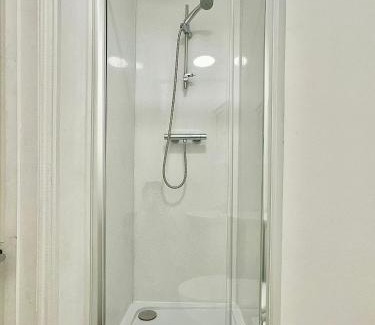 Earlsfield Apartment | Flat A Garrat Lane