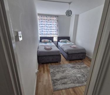 De Beauvoir Apartment | Inviting 2 Bedrooms Flat in Hoxton with Skyline Views