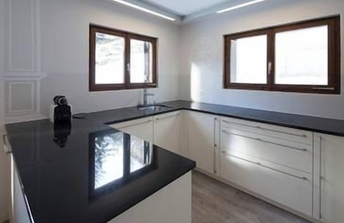 Engadin Scoul Apartment | Cozy Holiday Apartment Scuol for 6-8 with Kitchen & Breakfast