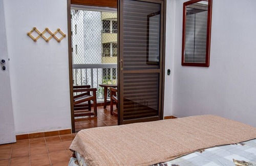 Morro do Maluf Apartment | Cozy Flat with Balcony near Pitangueiras Beach, Guarujá