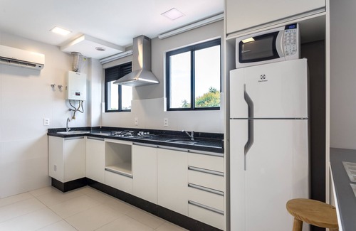 Prado Velho Apartment | Comfortable Flat near Centro & Jd Bot with Garage Access