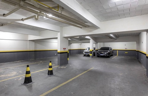 Prado Velho Apartment | Comfortable Flat near Centro & Jd Bot with Garage Access