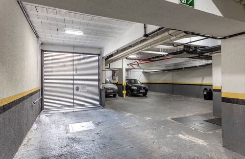 Prado Velho Apartment | Comfortable Flat near Centro & Jd Bot with Garage Access