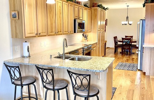 Jackson Condo | Top-Rated Flat Creek Pathway Condo with Pool & Breakfast
