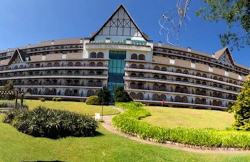 Alto do Capivari Apartment | Stunning Duplex Quatre Saisons with Panoramic Ocean Views