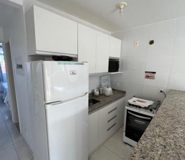 Japuiba Apartment | Family-Friendly Edifício Flora with Kitchen & Pet Perks